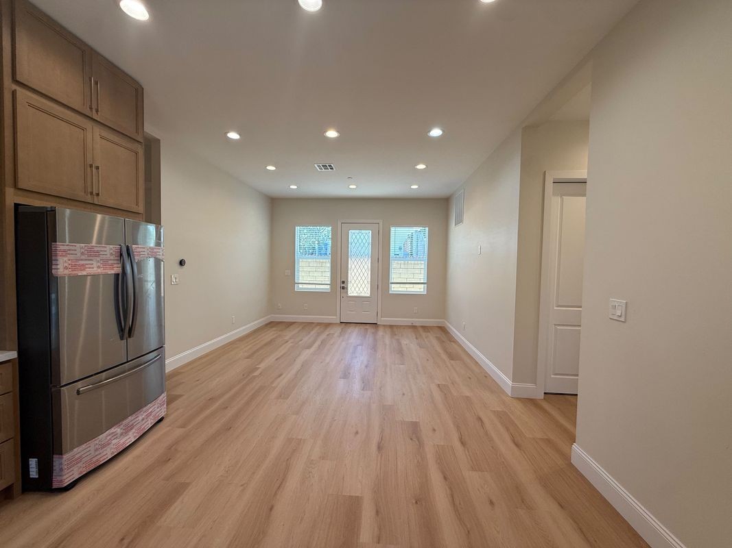 1140 W Donington St - Photo 3 of 20