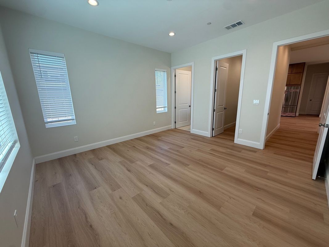 1140 W Donington St - Photo 5 of 20