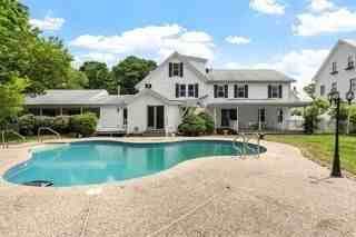 24 Oak Ave ##A - Photo 3 of 3