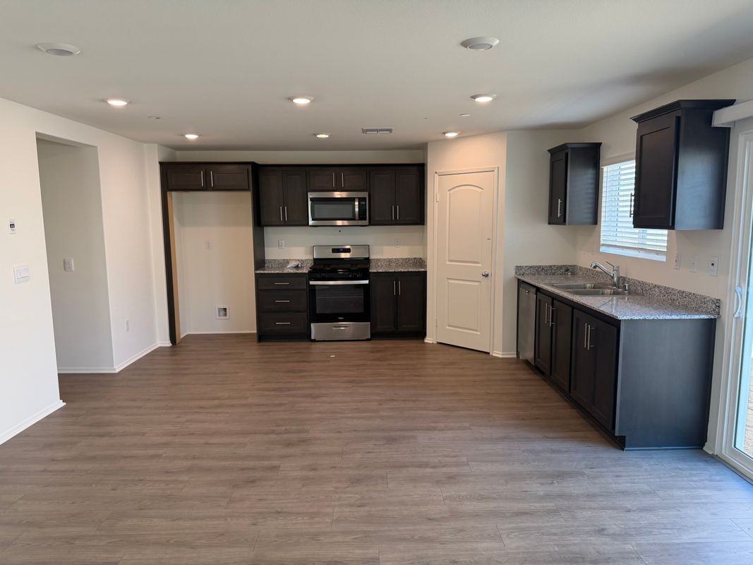 27286 Aurora Ave - Photo 4 of 11