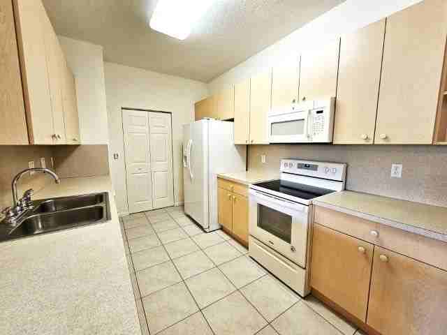 3569 Forest Hill Blvd - Photo 2 of 10