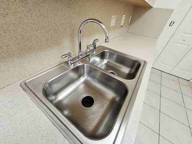 3569 Forest Hill Blvd - Photo 4 of 10