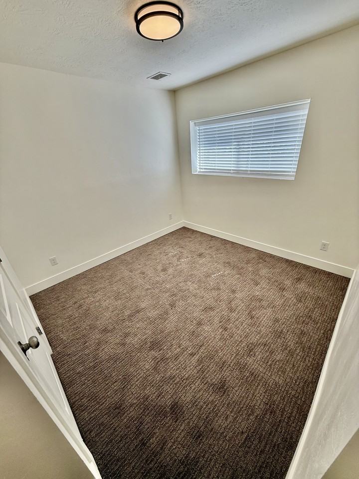 675 Eastsouth Street - Photo 4 of 50