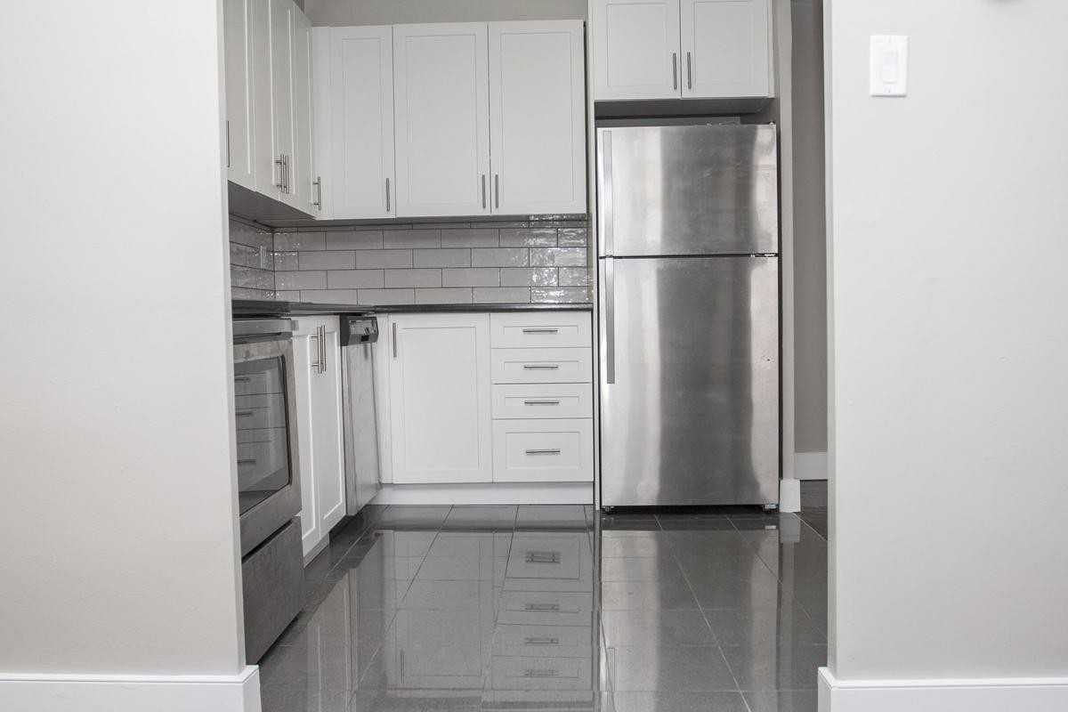 2185 Sheridan Park Dr - Photo 2 of 50