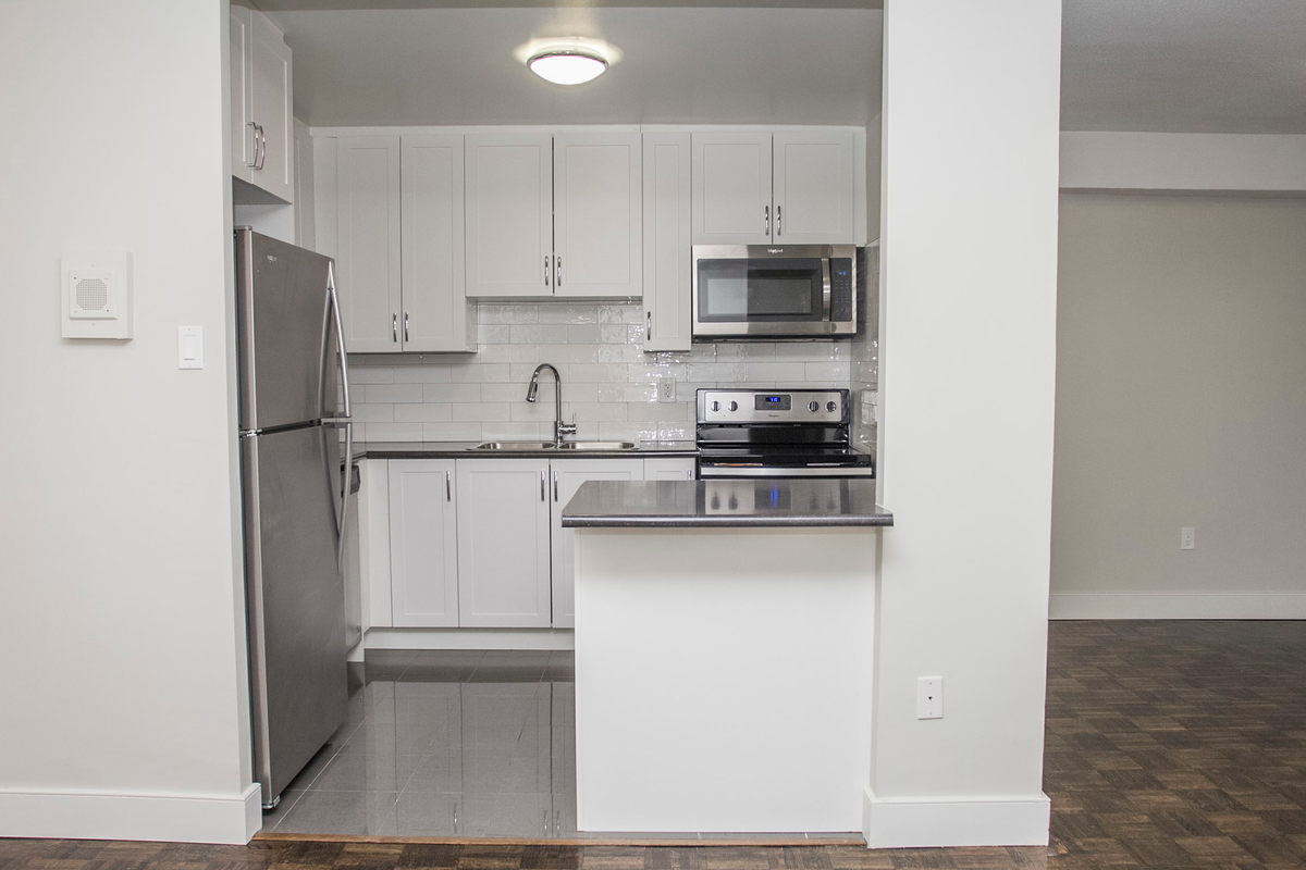 2250 Homelands Dr - Photo 5 of 17