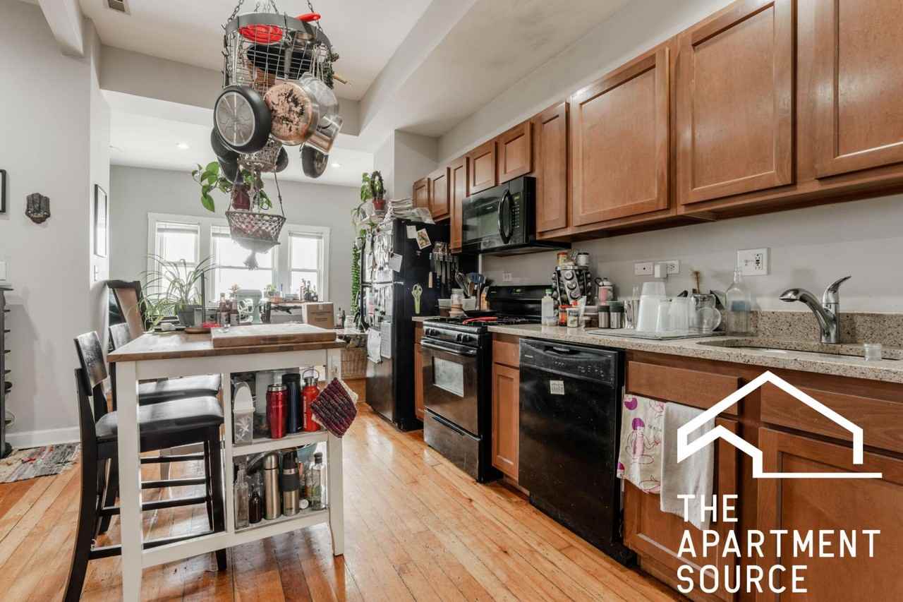 3216 W Augusta Blvd #2 - Photo 4 of 17