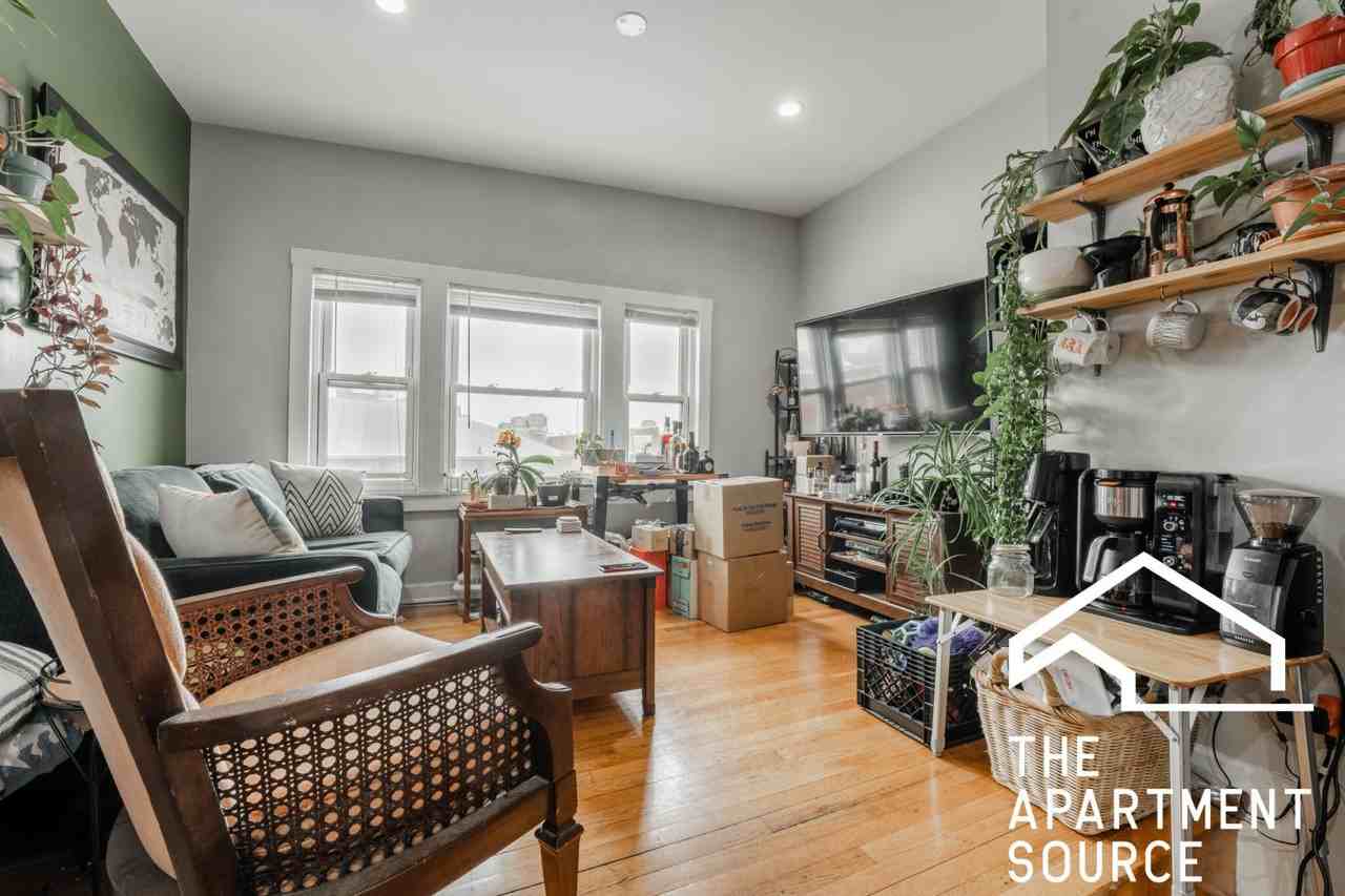 3216 W Augusta Blvd #2 - Photo 5 of 17
