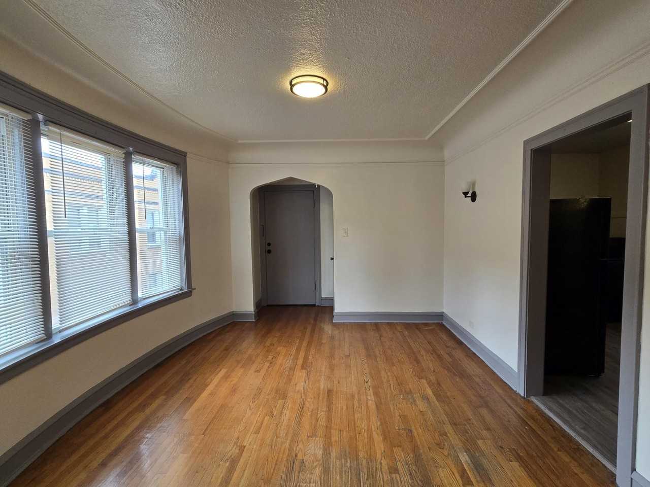 838 N Massasoit Ave #3A - Photo 3 of 13