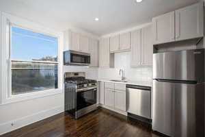 featured image of 3257 N Hamlin Ave #1