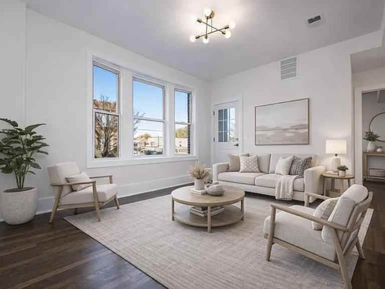 3257 N Hamlin Ave #1 - Photo 4 of 10