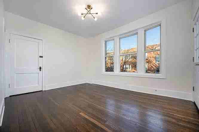 3257 N Hamlin Ave #1 - Photo 5 of 10