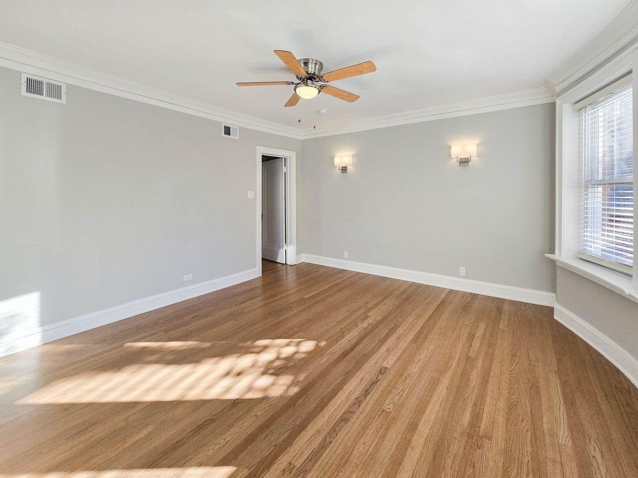4919 N Hermitage Ave #3 - Photo 3 of 6