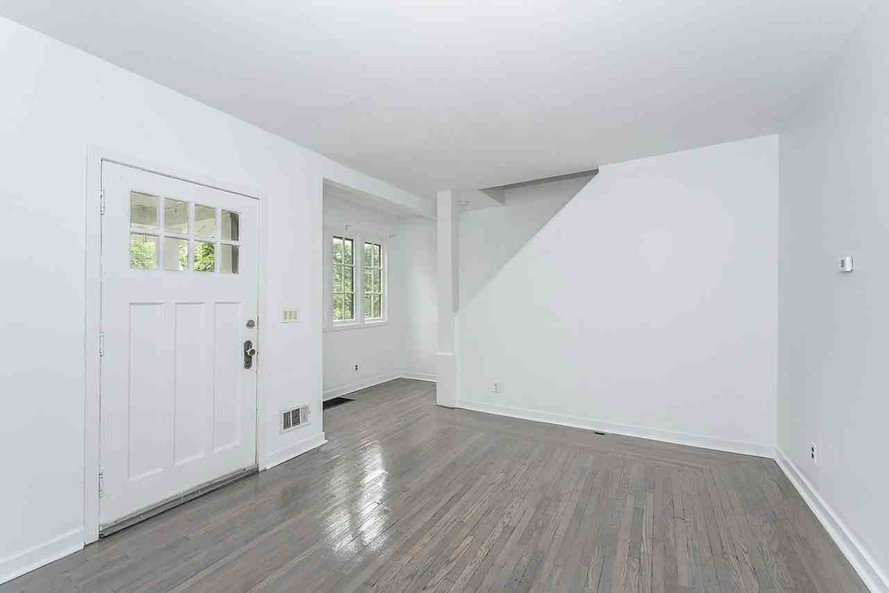 639 Probasco St - Photo 4 of 24