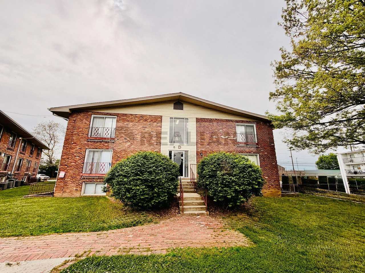 1708 Jennifer Rd #B10 - Photo 6 of 11
