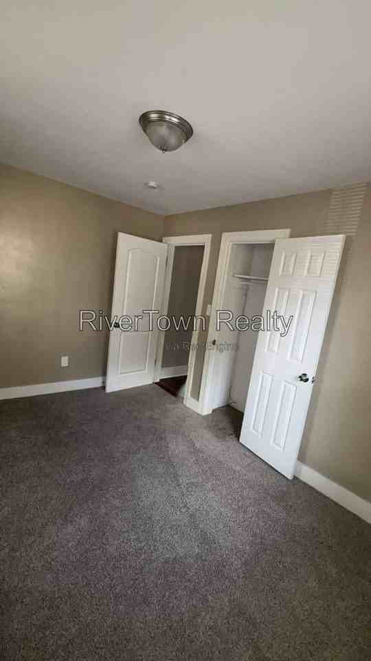 2458 Whitney Ave - Photo 5 of 9
