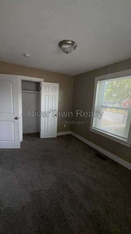 2458 Whitney Ave - Photo 7 of 9