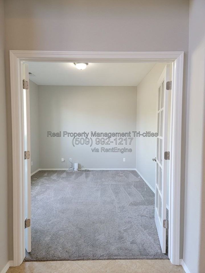 3005 S Edison Pl - Photo 4 of 37