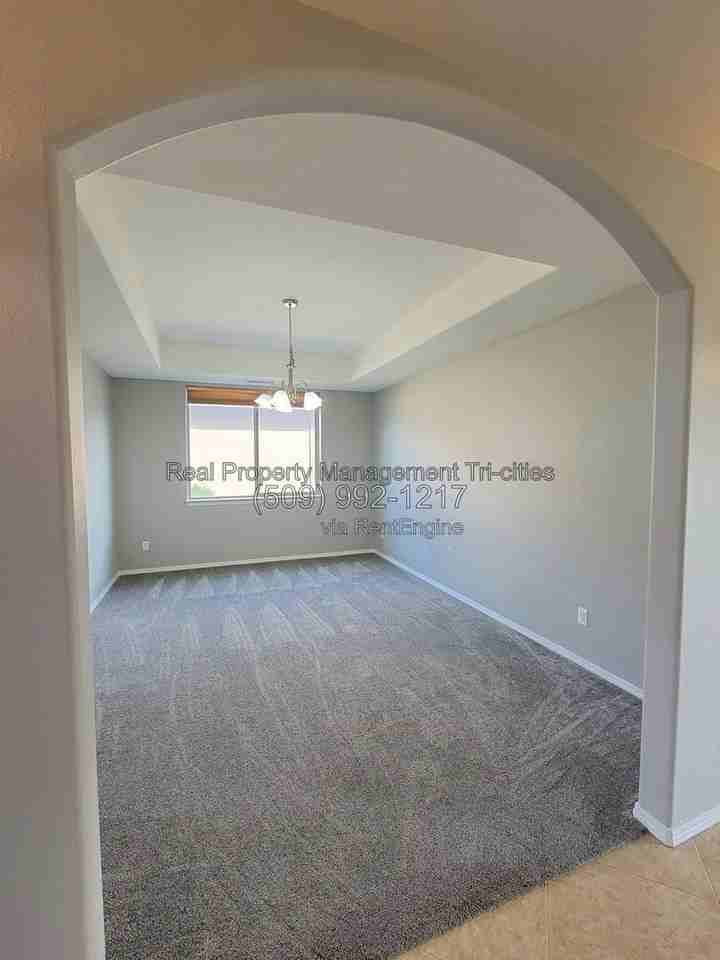 3005 S Edison Pl - Photo 6 of 37