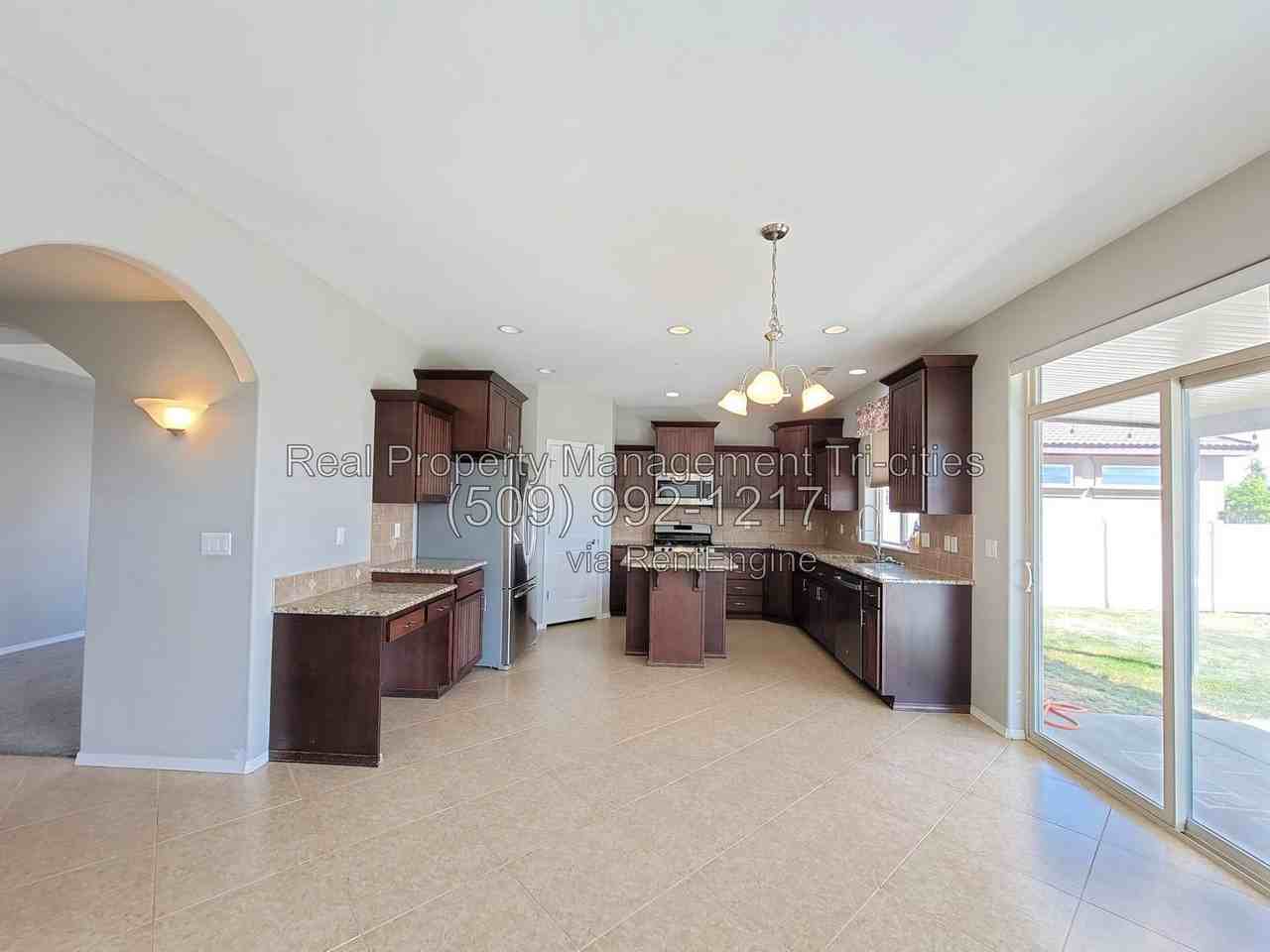 3005 S Edison Pl - Photo 7 of 37