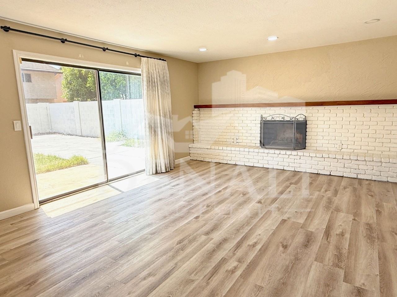 1529 E Edgewater Dr - Photo 3 of 29