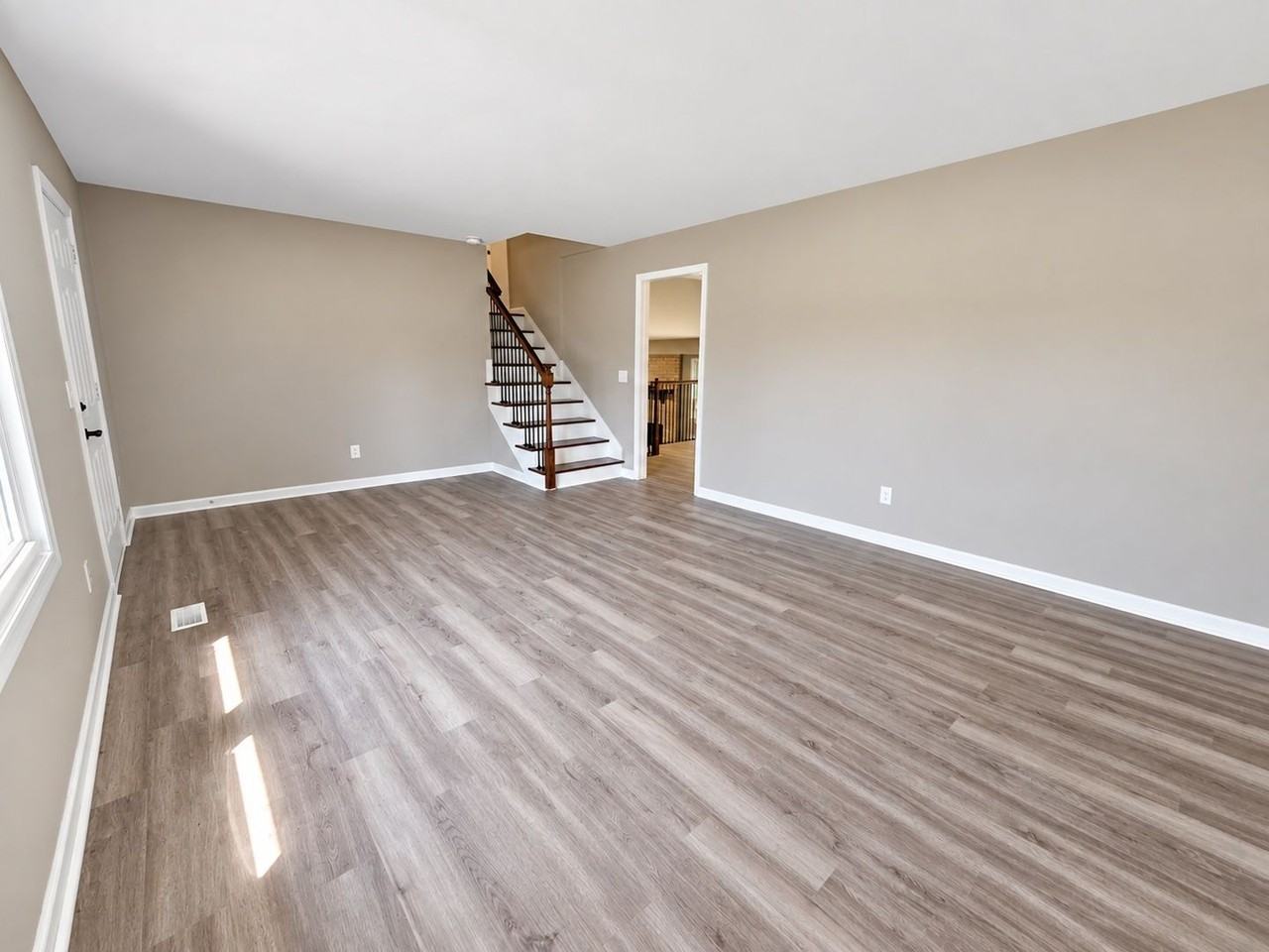 492 Foster Dr - Photo 2 of 20