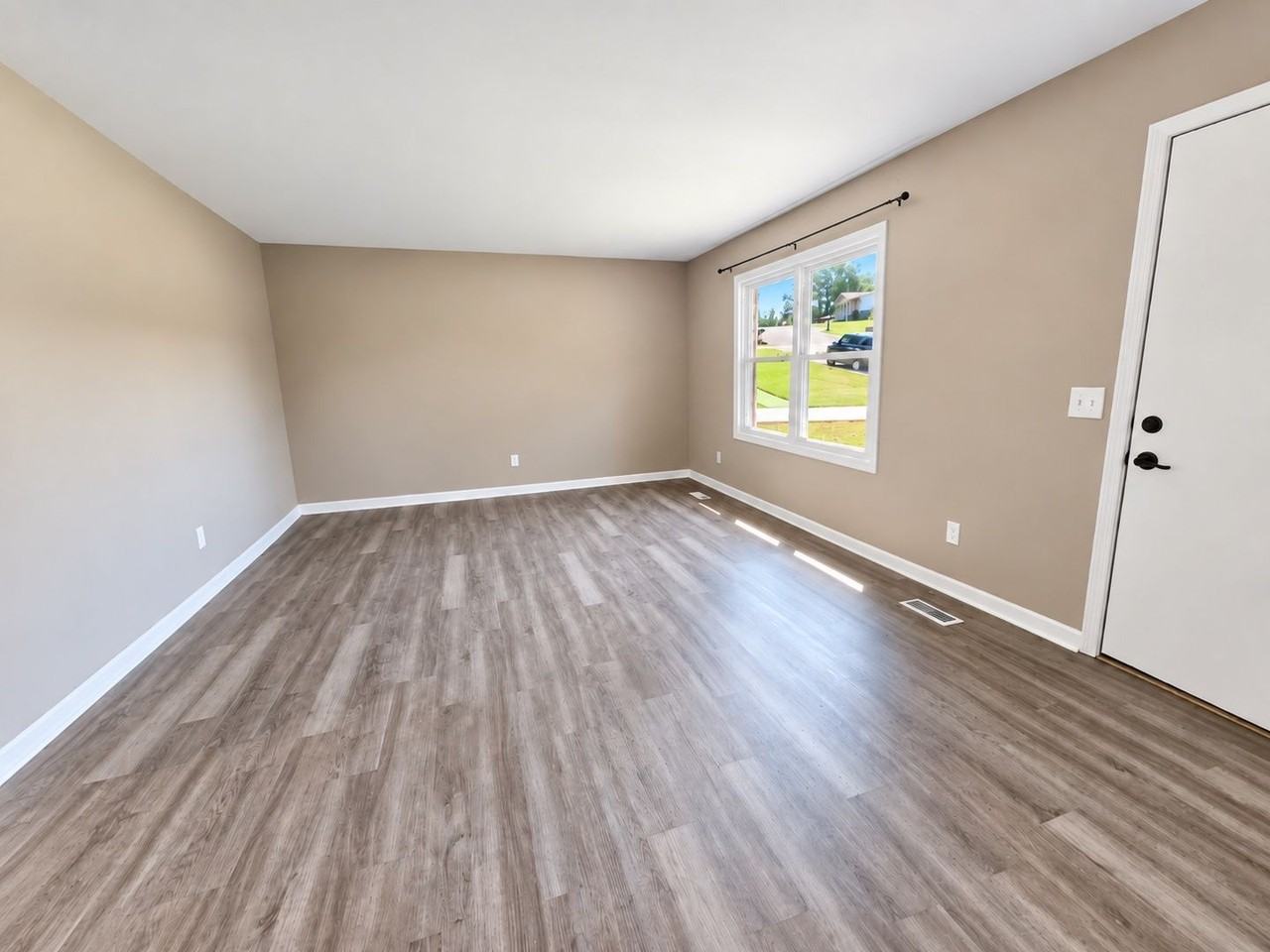 492 Foster Dr - Photo 3 of 20