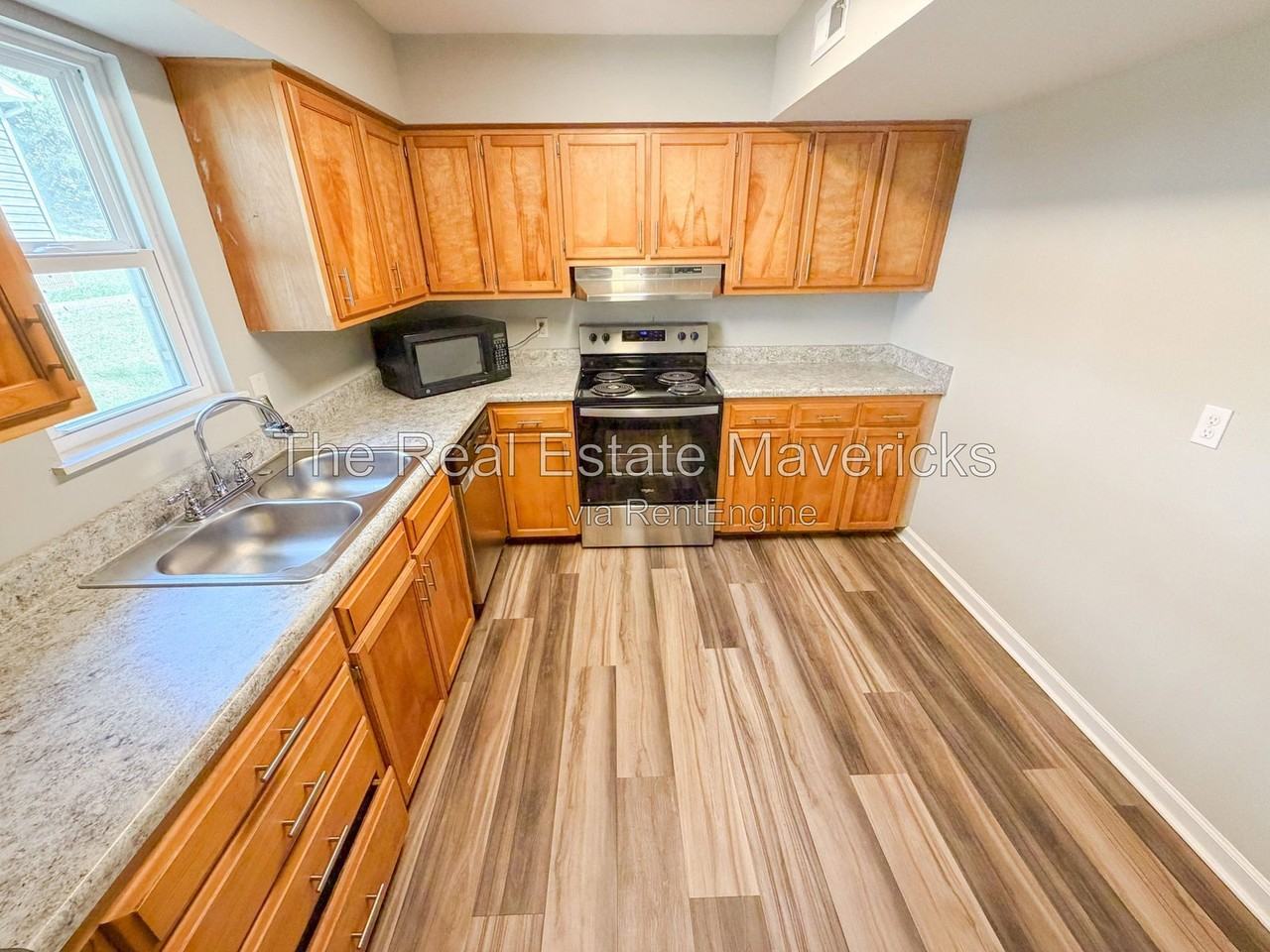 131 Pace Dr #D2 - Photo 3 of 19