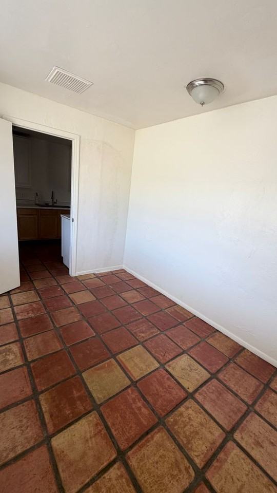 1204 W 7th St - Photo 5 of 28