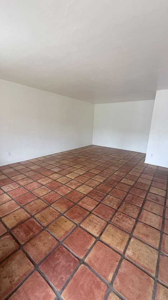 1204 W 7th St - Photo 6 of 28