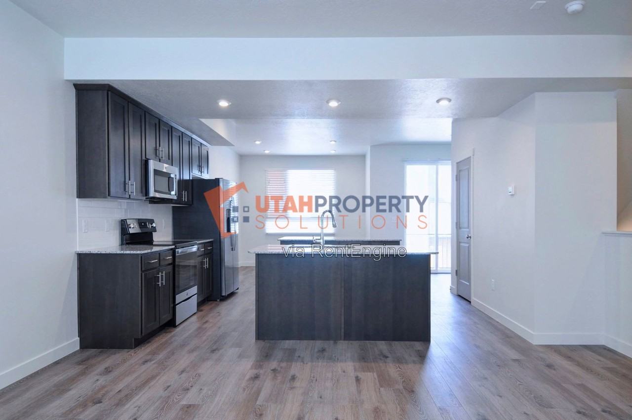 1036 W 430 S - Photo 6 of 29