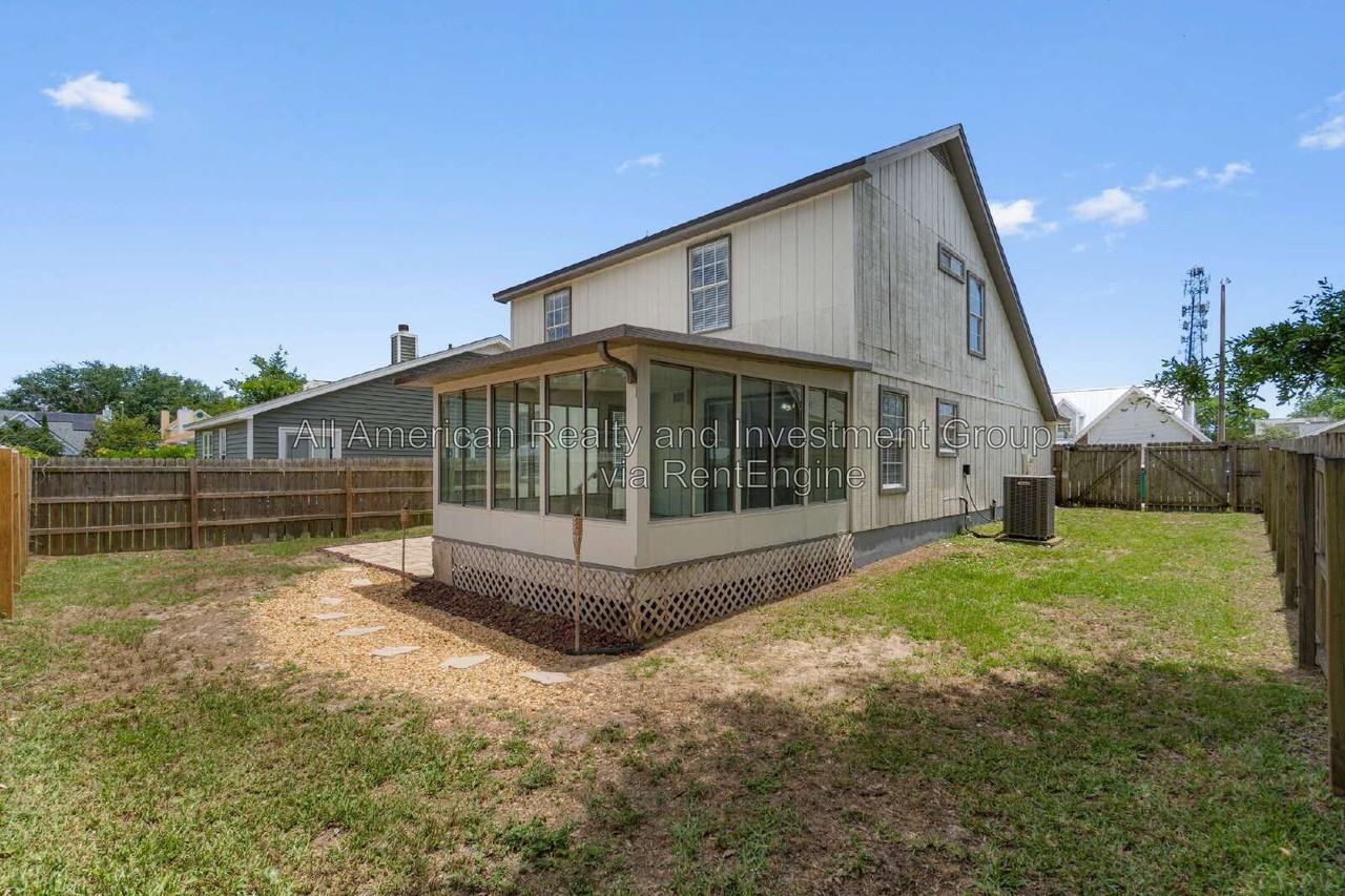 608 Drakes Lndg - Photo 7 of 37
