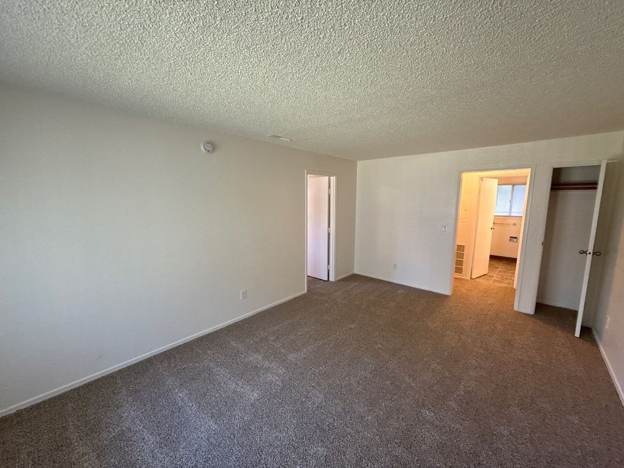 1165 Hood St Ne #B - Photo 3 of 14