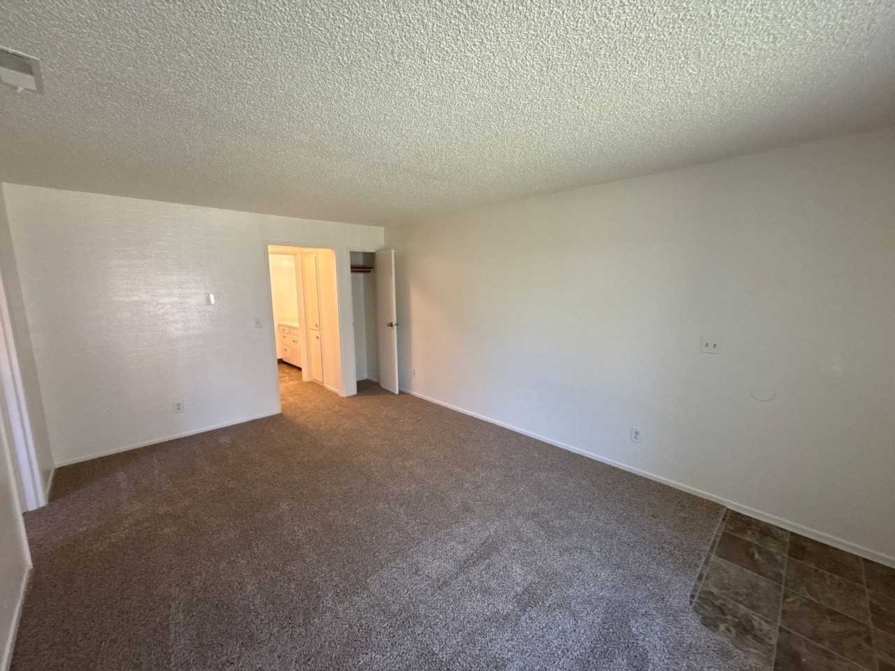 1165 Hood St Ne #B - Photo 4 of 14