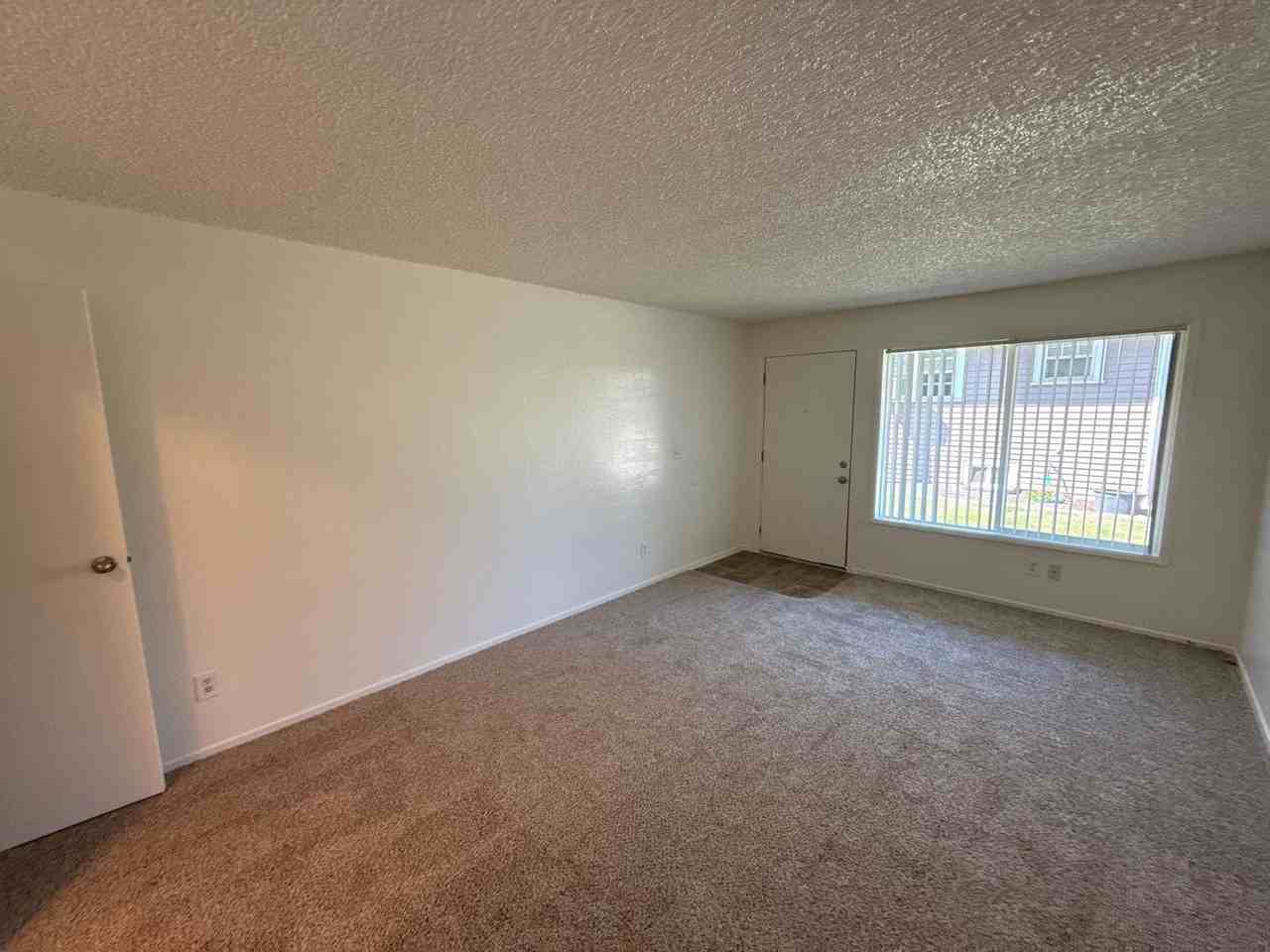 1165 Hood St Ne #B - Photo 5 of 14