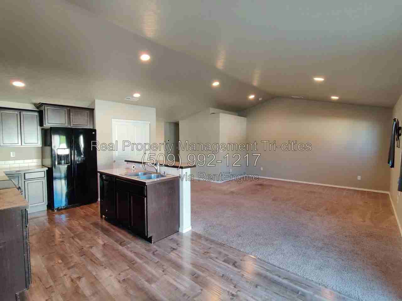 2933 Bellerive Dr - Photo 2 of 14