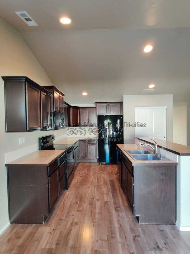 2933 Bellerive Dr - Photo 3 of 14