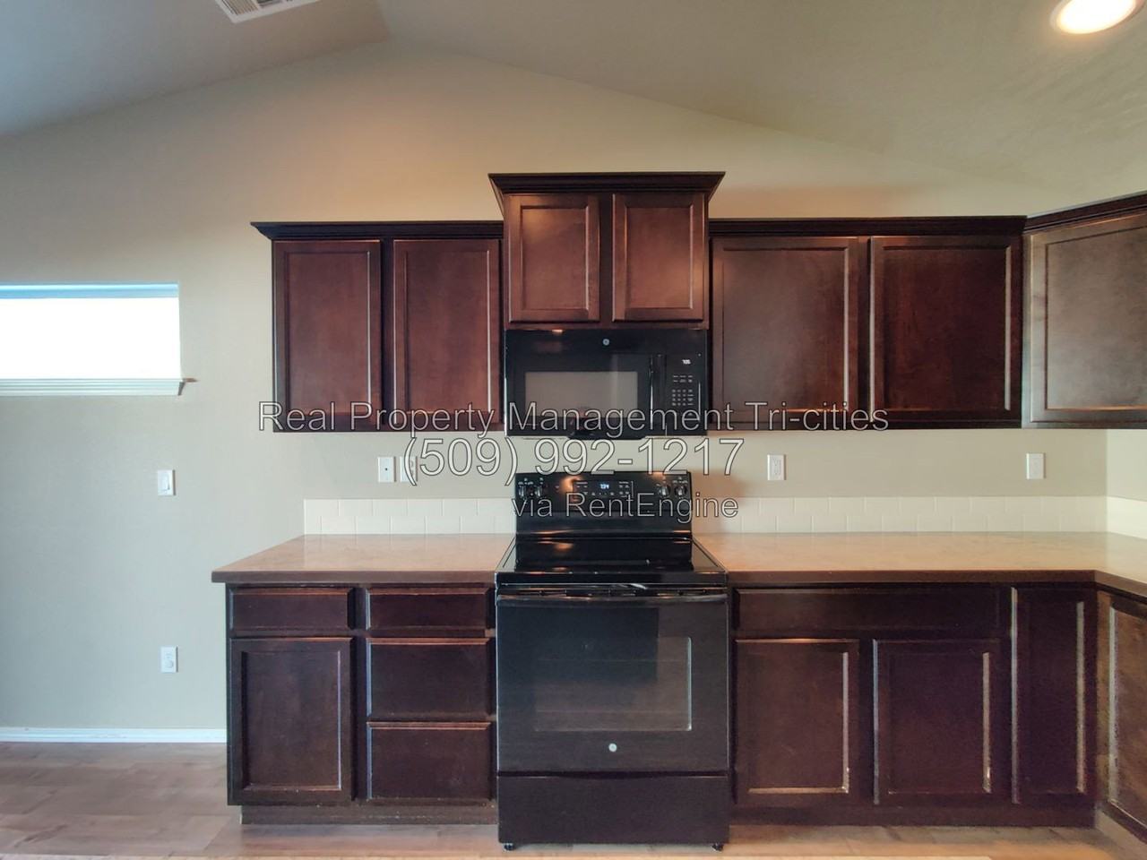 2933 Bellerive Dr - Photo 4 of 14