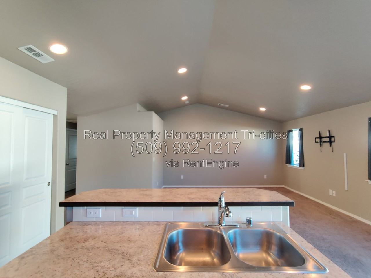 2933 Bellerive Dr - Photo 5 of 14