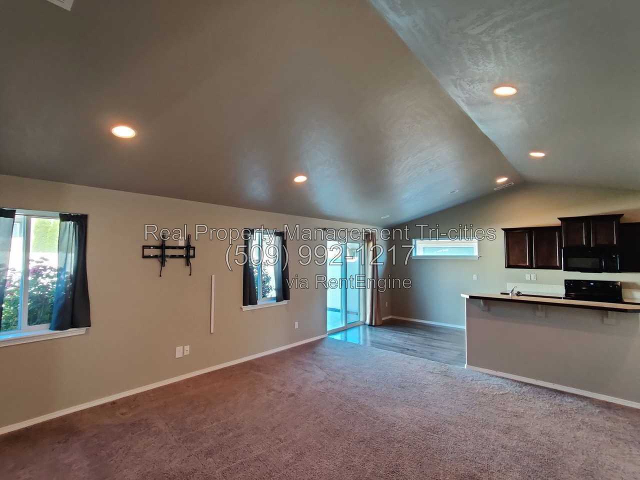 2933 Bellerive Dr - Photo 6 of 14