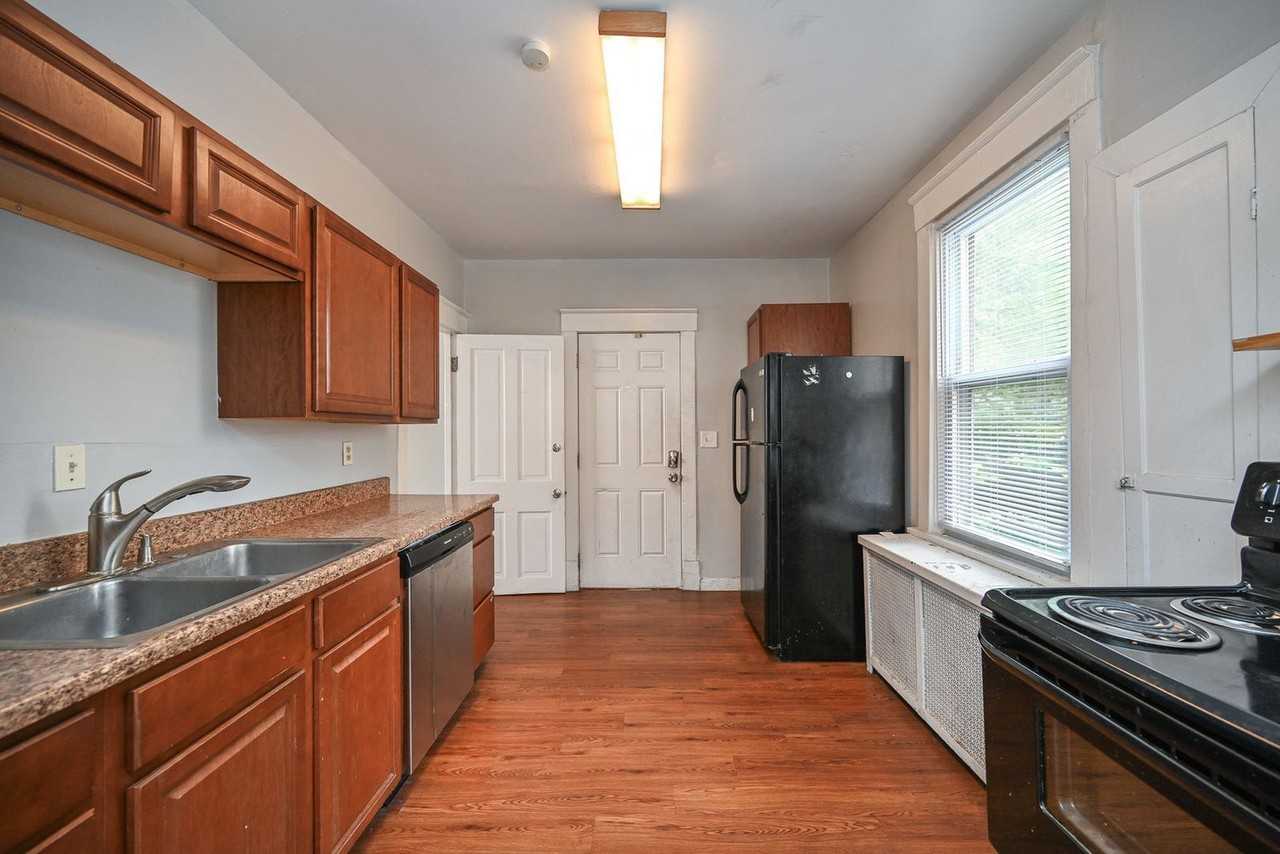 2344 W Clifton Ave - Photo 2 of 12