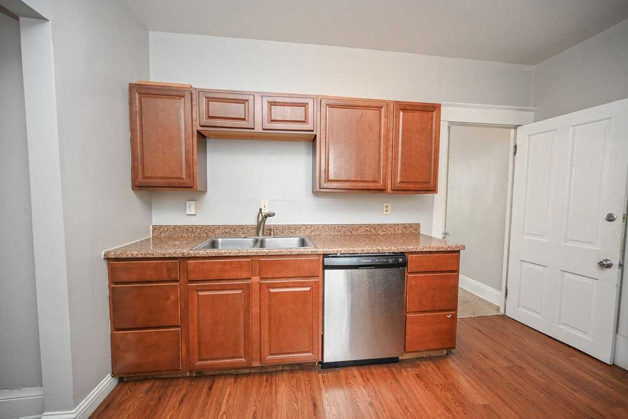 2344 W Clifton Ave - Photo 3 of 12