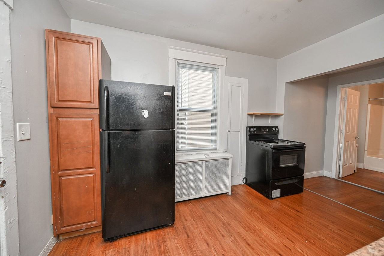 2344 W Clifton Ave - Photo 7 of 12