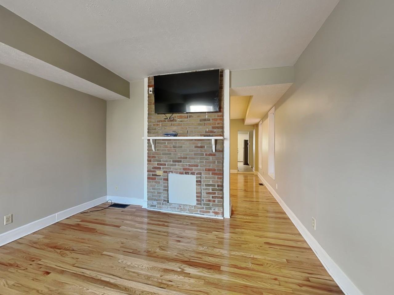 1381 Indianola Ave - Photo 2 of 9