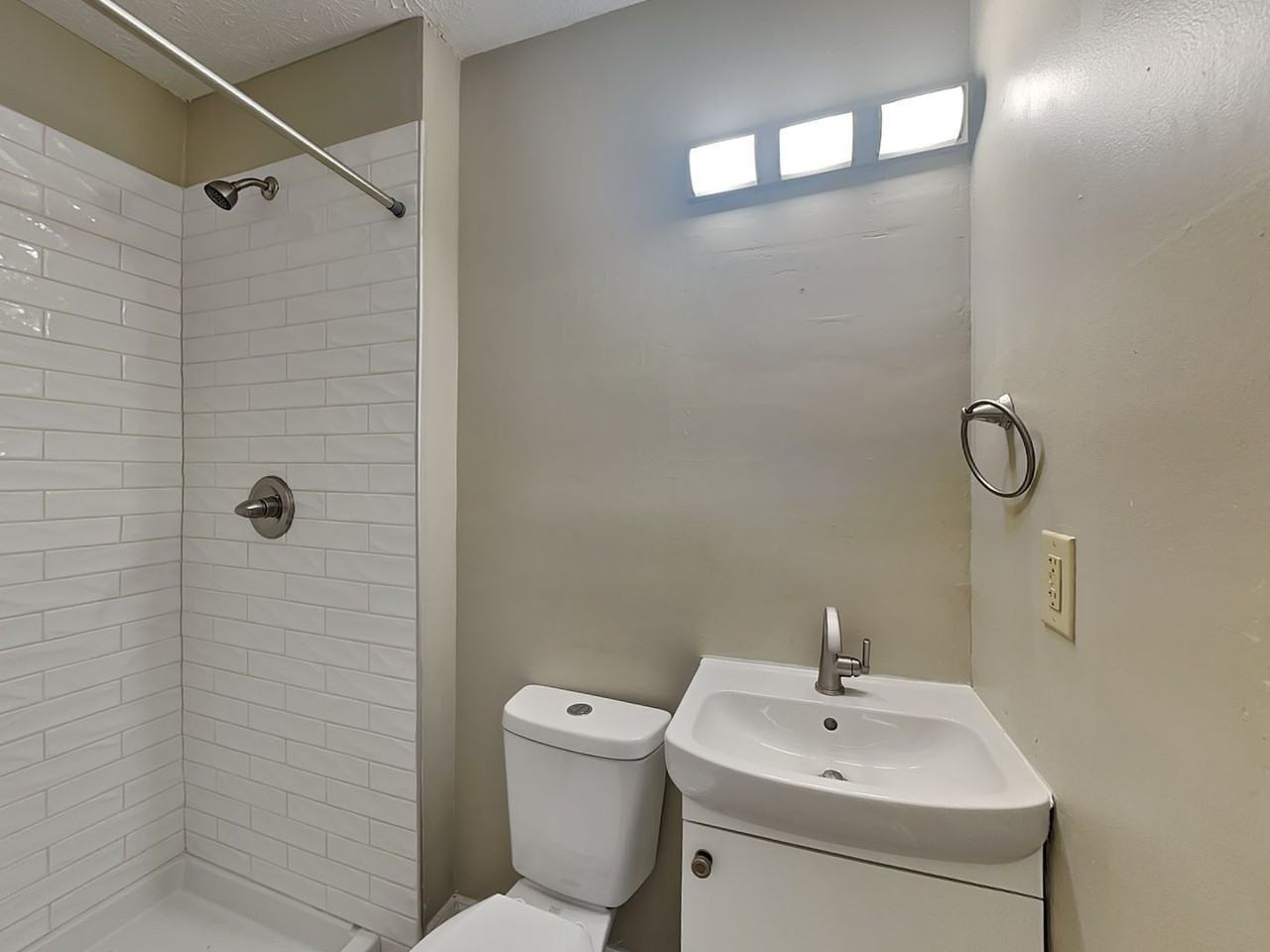 1381 Indianola Ave - Photo 5 of 9