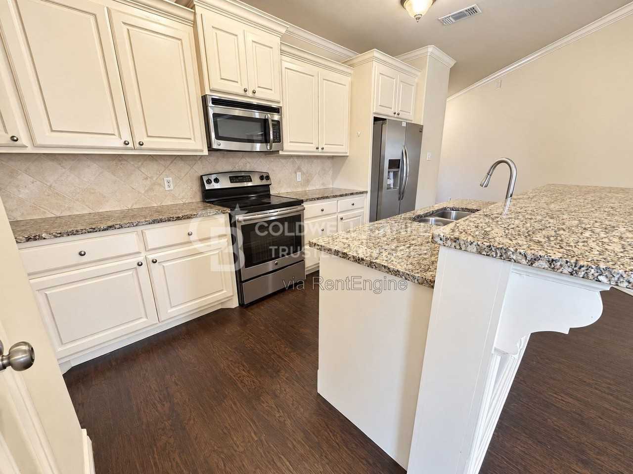 5019 Jarvis St - Photo 3 of 14