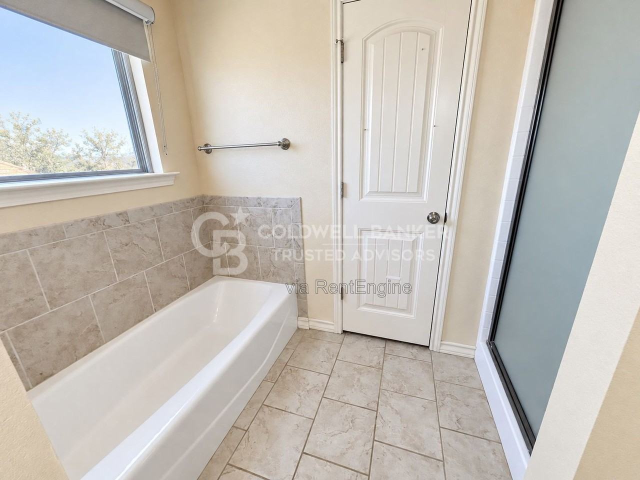 5019 Jarvis St - Photo 7 of 14