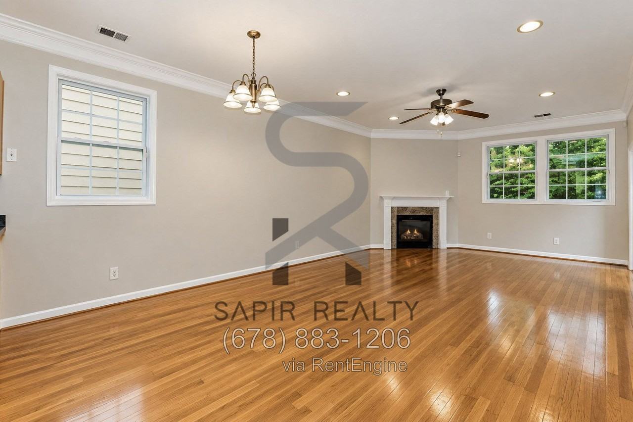 138 Richmond St Se - Photo 2 of 19