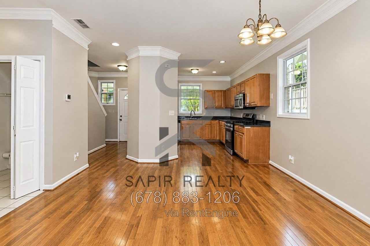 138 Richmond St Se - Photo 5 of 19