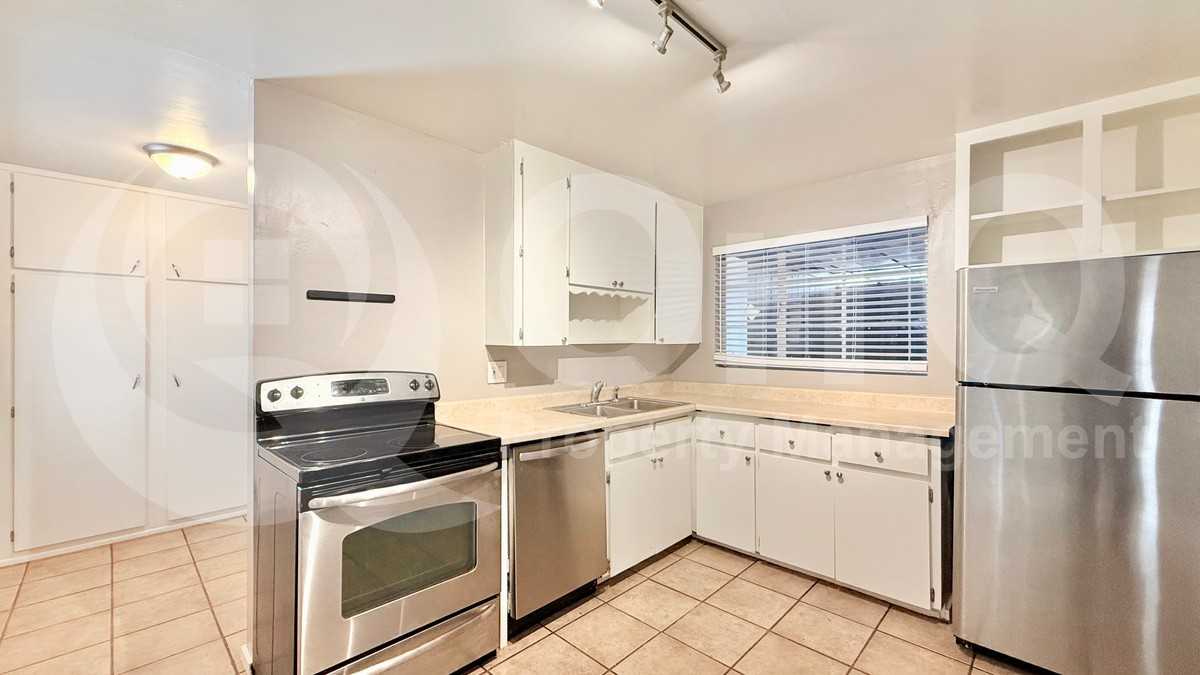 2131 W Luke Ave - Photo 4 of 21