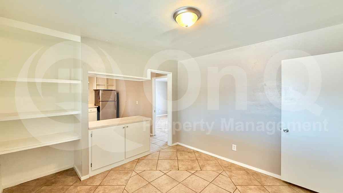 2131 W Luke Ave - Photo 5 of 21